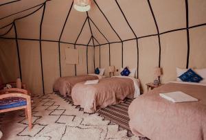 Кровать или кровати в номере Sandrock Luxury Camp