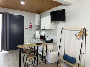 Køkken eller tekøkken på Cantinho S & F + 8 billeder