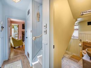 Ένα ή περισσότερα κρεβάτια σε δωμάτιο στο Coast Away