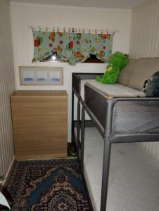 Ένα ή περισσότερα κρεβάτια σε δωμάτιο στο Stuga Lucy i Hassela -naturupplevelser