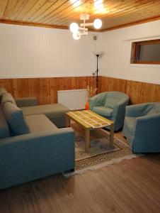 Χώρος καθιστικού στο Stuga Lucy i Hassela -naturupplevelser