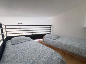 Ένα ή περισσότερα κρεβάτια σε δωμάτιο στο VALBERG CENTRE CŒUR STATION Studio avec mezzanine 4 couchages a deux pas des pistes