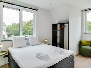 Postel nebo postele na pokoji v ubytování Great holiday home energy neutral on Texel with sauna and sun shower
