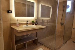 Ванная комната в Luxury Red Sea Villa +19 фотографий