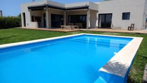 Πισίνα στο ή κοντά στο Casa a la Laguna BARRIO SAN SEBASTIAN AREA 10