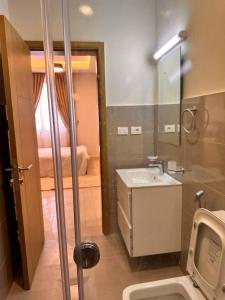 Φωτογραφία από το άλμπουμ του Stylish 2BD Apartment Central Location & Wi-Fi στο Αντίς Αμπέμπα