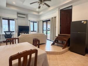 Μια τηλεόραση ή/και κέντρο ψυχαγωγίας στο Fisherman Pool Villa - Koh Samui