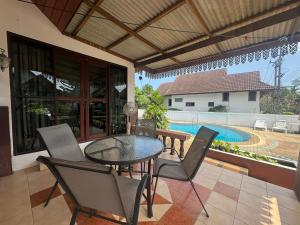 Μπαλκόνι ή βεράντα στο Fisherman Pool Villa - Koh Samui