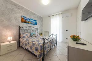 a small bedroom with a bed and a kitchen at In pieno centro vicino al mare in Ischia Town +2 photos