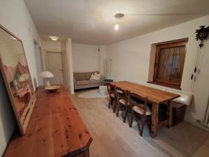 a living room with a wooden table and chairs at La Casa di Elvira-Primo Piano in Piaia
