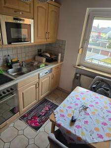 Kuchyň nebo kuchyňský kout v ubytování 1,5 Zimmer Wohnung