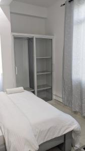 Кровать или кровати в номере Sky Blue Apartment