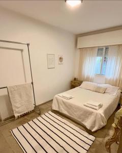 Ένα ή περισσότερα κρεβάτια σε δωμάτιο στο Casa Raíz para 4 personas frente al río