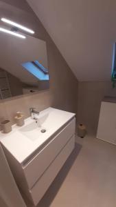 Φωτογραφία από το άλμπουμ του Le sommet virtonnais appartement 4 p sous les etoiles au coeur de la gaume σε Βιρτόν +5 φωτογραφίες