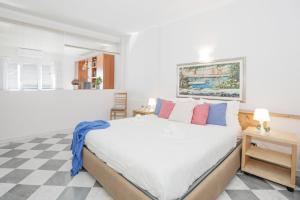 a bedroom with a large bed and a checkered floor at Polanesi Sea View - Garden - AC - Free Park - Super Wi Fi in Sori