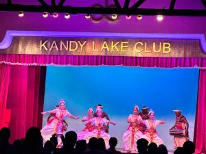 Επισκέπτες που μένουν στο Misty Hills Lakeview Lounge