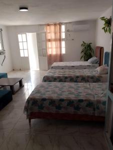 Una cama o camas en una habitación de Dar ettawfik with parking inside 60 fotos más