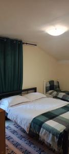 Postel nebo postele na pokoji v ubytování Casa AyA Colibita + 35 fotografií