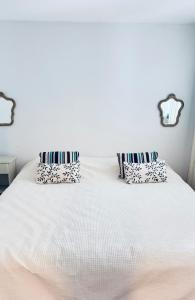 En eller flere senge i et værelse på Casa Milos para dos personas frente al rio