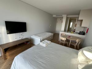 TV a/nebo společenská místnost v ubytování New Douro Tower 203