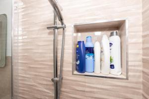 Ένα μπάνιο στο Apartments Daris +87 φωτογραφίες