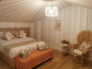 Voodi või voodid majutusasutuse Domaine du Vieux Porche toas