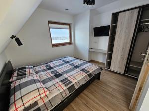 Ένα ή περισσότερα κρεβάτια σε δωμάτιο στο Osada u Pogwizdów