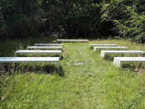 Un jardín fuera de Cozy Log Cabin Retreat-By Traum