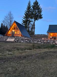 Tòa nhà nơi nhà gỗ tọa lạc