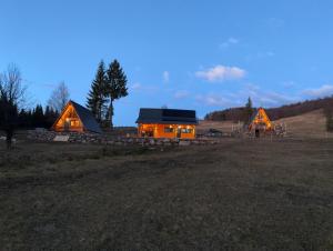 Phong cảnh thiên nhiên gần nhà gỗ +3 ảnh