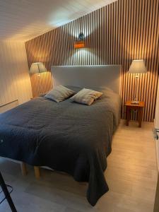 Ένα ή περισσότερα κρεβάτια σε δωμάτιο στο Le petit gîte