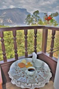 Nespecifikovaný výhled na hory nebo výhled na hory při pohledu z hostelu