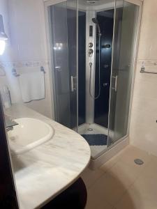 Ένα μπάνιο στο Tiny apartment near the airport +2 φωτογραφίες