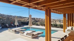 ミコノス・シティにあるMystic Harmonyの眺めの良いスイミングプール付きの家