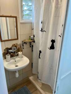 Ένα μπάνιο στο בית על הנחל