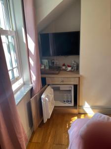 Una cocina o kitchenette en clover cottage 26 fotos más