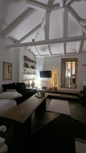 Ένα ή περισσότερα κρεβάτια σε δωμάτιο στο Αγροτικό σπίτι agrikia με θέα στο βουνό πάρκινγκ και δωρεάν WiFi