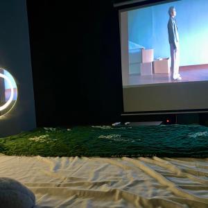 Телевизор и/или развлекательный центр в N'Stay - Netfflix Stay - Drinks Cafe Film