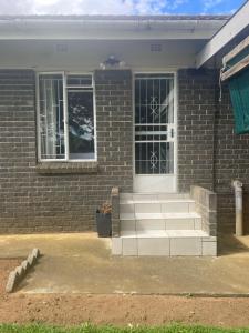 Το κτήριο όπου στεγάζεται  το δωμάτιο σε οικογενειακή κατοικία +4 φωτογραφίες