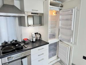 Kuchyň nebo kuchyňský kout v ubytování York City Centre 2-Bed Apartment with Balcony Views Close to Christmas Market + 13 fotografií