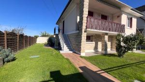 a house with a fence and a grass yard at L'Escale de Pontcarré - Disneyland Paris in Pontcarré