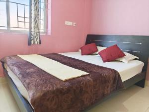 Giường trong phòng chung tại Greenland 2bed room hall villa