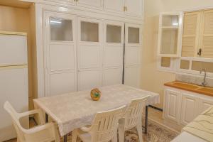 Una cocina o cocineta en Chez Naceur Suite