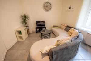 Μια τηλεόραση ή/και κέντρο ψυχαγωγίας στο Maison "La Cloysienne"