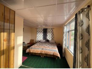 Ένα ή περισσότερα κρεβάτια σε δωμάτιο στο Hotel Norbu Ghephel +5 φωτογραφίες