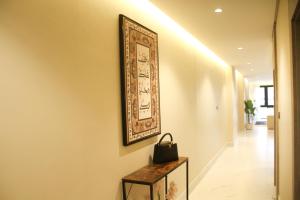 a picture hanging on a wall next to a hallway at Chicago Apartment in Al Khobar