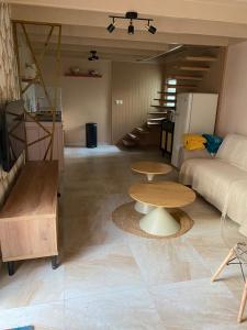 Φωτογραφία από το άλμπουμ του Appartement dans le quartier de terre sainte elona στο Saint-Pierre