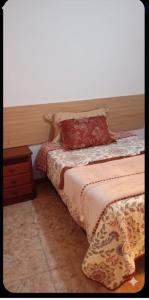 Ένα ή περισσότερα κρεβάτια σε δωμάτιο στο Amoblado primer piso estacionamiento