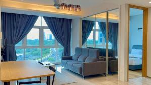 Χώρος καθιστικού στο Pinetree -- Puteri Harbour & City View #1BR1B #2 pax by Cowidea