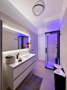 a bathroom with a large sink and a shower at ANTO Wellness & Suite in Nova Siri Marina